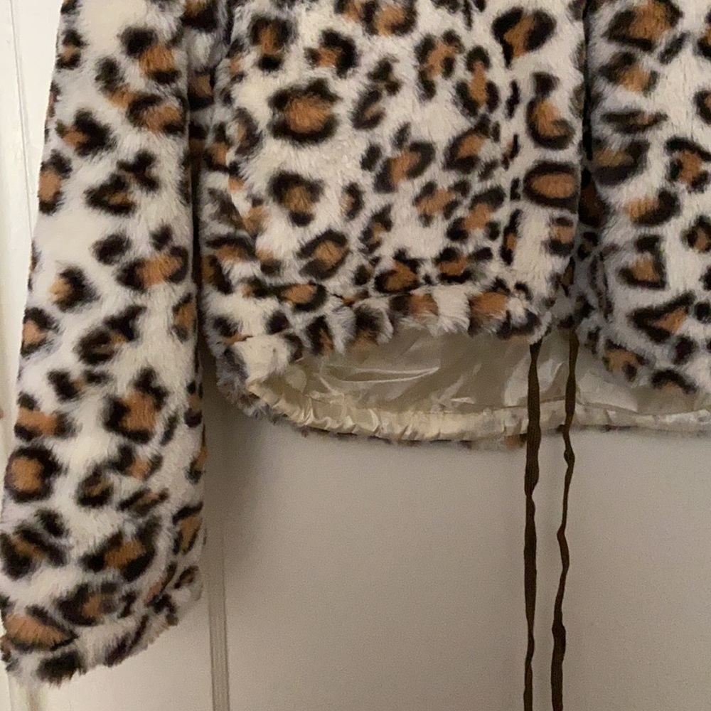 NWT Pink VS x know one cares leopard coat
sz: M - Picture 3 of 9
